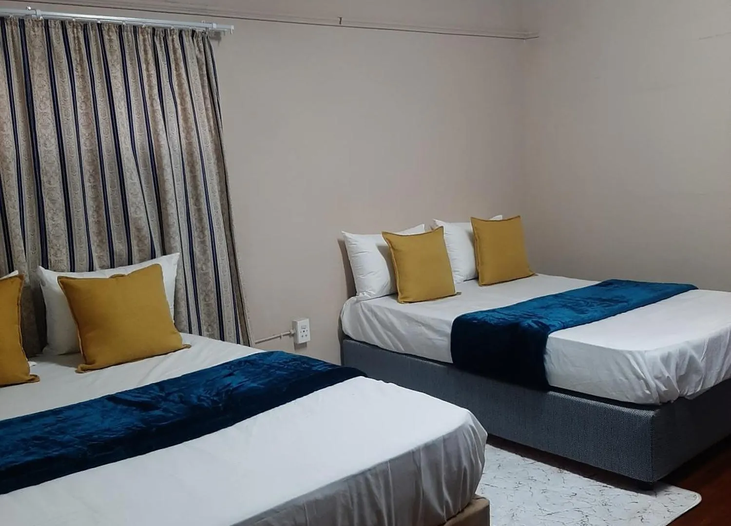 Triple S Guest House Le Cap