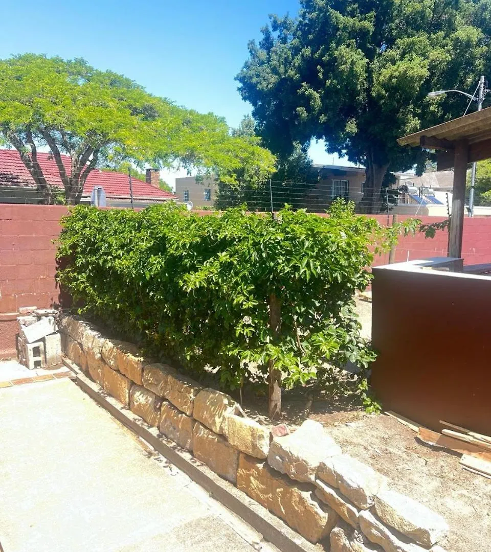 Triple S Guest House Le Cap